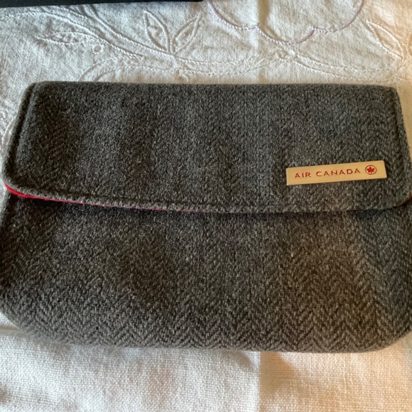 Want les Essentiels and Air Canada Business Class Amenity Kits 🍁 - Picture 3 of 10
